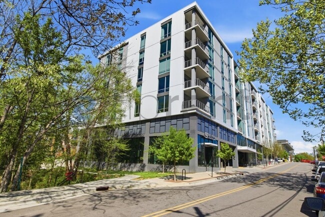 Building Photo - 214 Hunt St