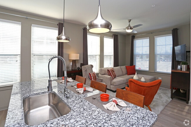 Photo - 680 E Algonquin Rd