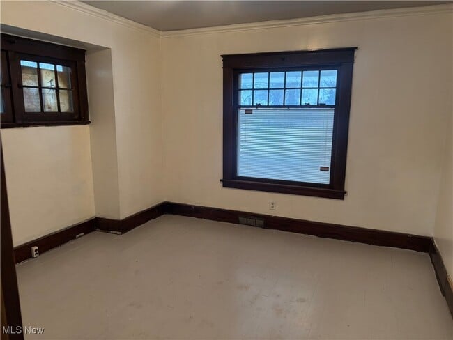 Photo - 365 Marmion Ave