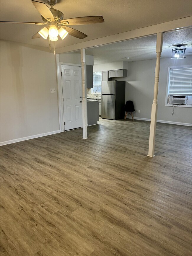 Photo - 5832 Gleneden Dr