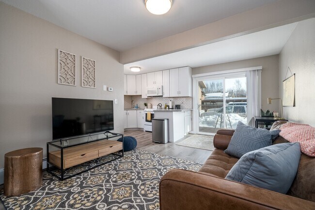 909 E 46th Ct Unit 1