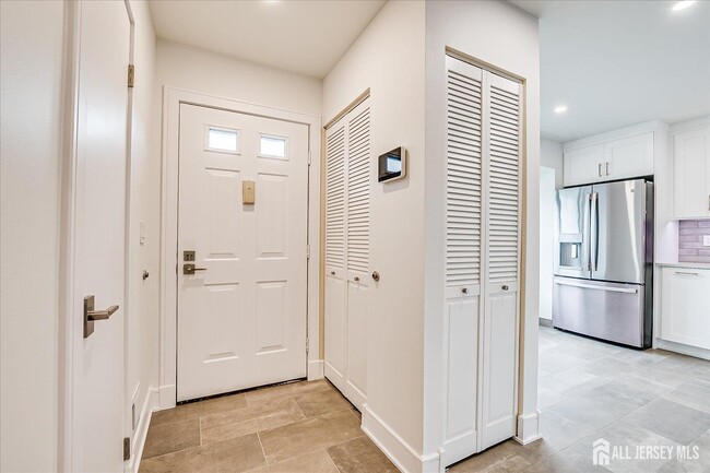 Photo - 369 Bromley Pl