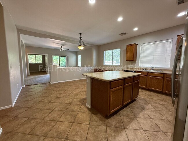 Photo - 1315 E Walnut Rd