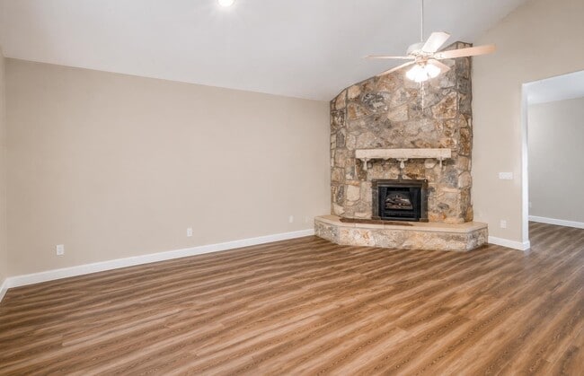 Photo - 120 Meadowlakes Dr