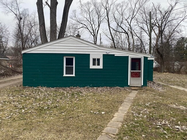 Photo - 21240 Randall St