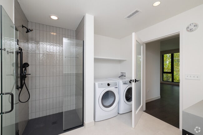 Studio - 527SF - C - Bathroom - Artful Way