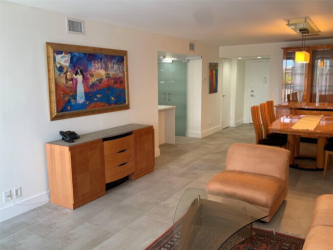 Photo - 1000 Parkview Dr Unit 319