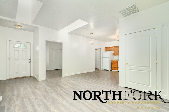 Charming 3-Bedroom Townhome in Prime Nampa... - Charming 3-Bedroom Townhome in Prime Nampa...