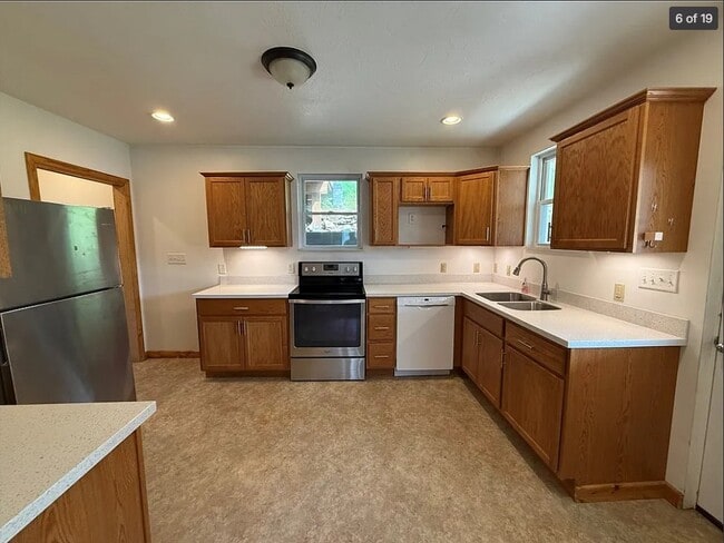 Photo - 635 Valley St