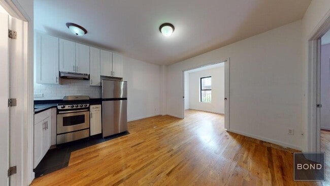 Building Photo - 441 W 51st St Unit 4R Rental