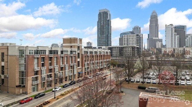 Building Photo - 710 W Trade St Rental