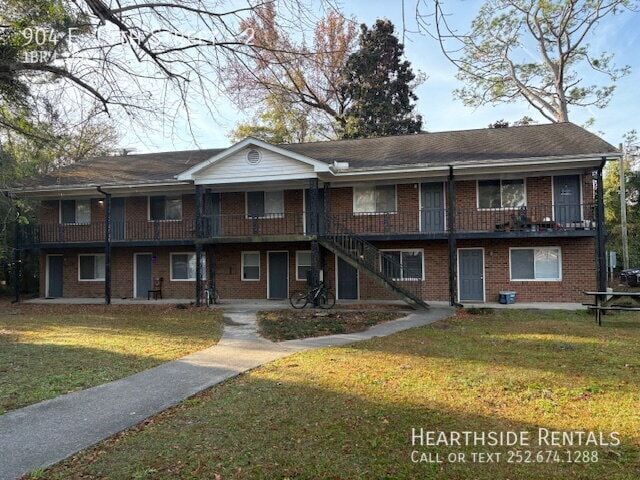 Building Photo - 904 E 14th St Unit 2