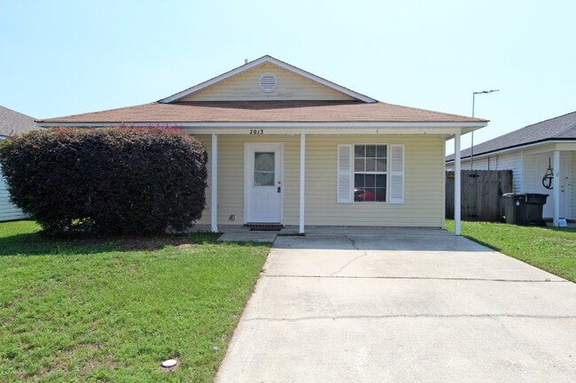 Building Photo - Spacious 3BR/2BA Home in Coral Village – A...