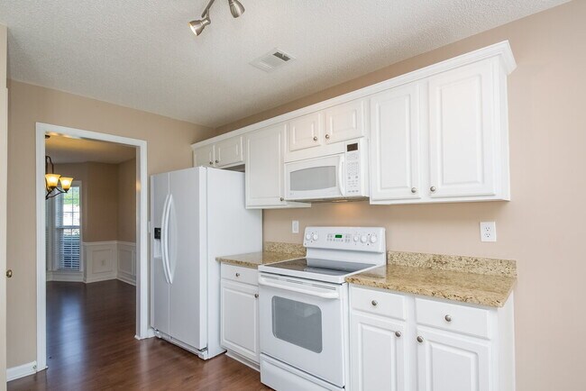 Photo - 203 Cleavers Cl