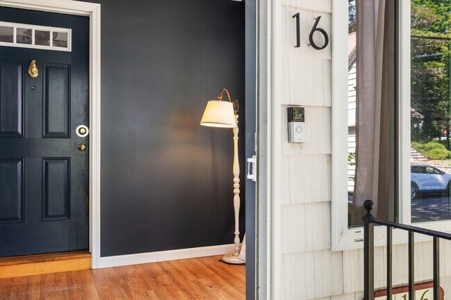 16 Longfellow Rd
