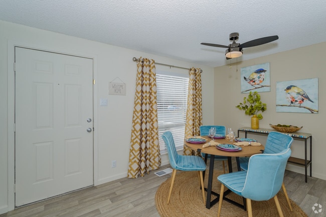 3BR, 1.5BA - 1,085 SF