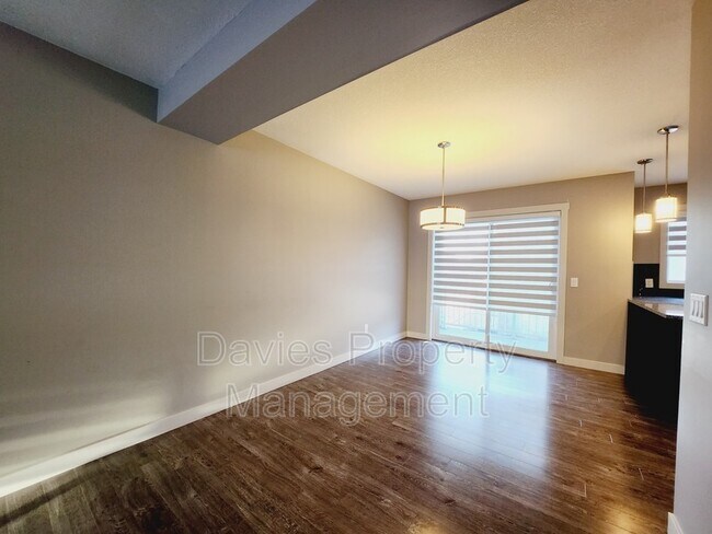 Photo - 140 Youville Dr E Northwest