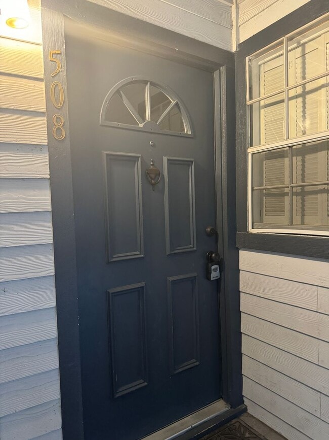 Photo - Great location off Blanco near Wurzbach and West Ave | 2 Bedroom | 2 Bath | Top Floor