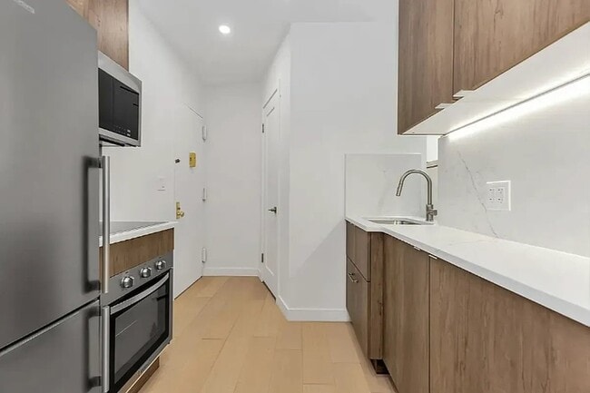 246 E 53rd St Unit 5D