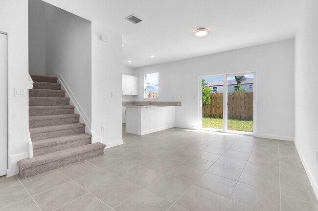 Building Photo - 2660 SE 28th St