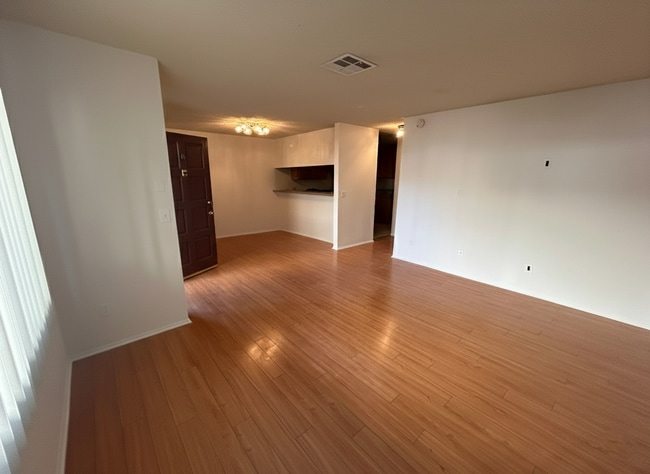 Photo - 10318 Commerce Ave Unit 10318 #8