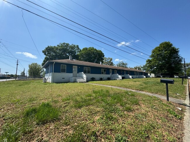 Building Photo - 2101 Montclair Ave