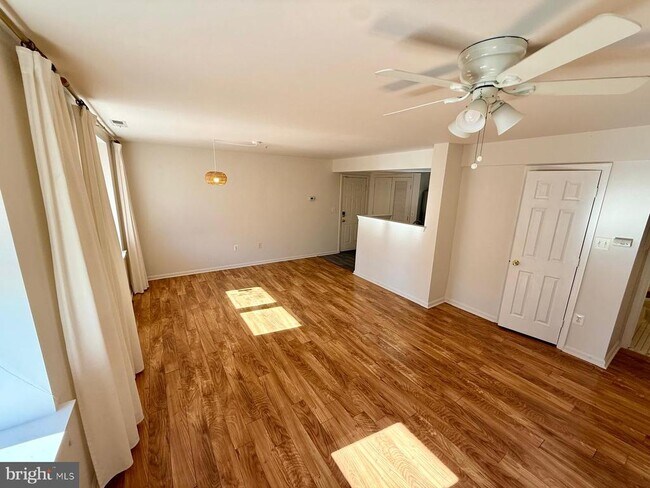 Photo - 345 Oakdale Pl NW Unit 103