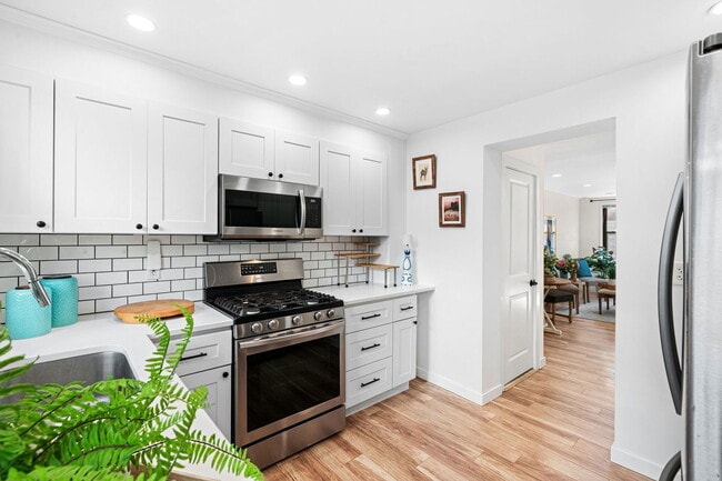 Photo - 629 Sears St