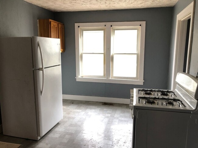 5 BED 2 BATH SINGLE FAMILY HOME IN PURITAS... - 5 BED 2 BATH SINGLE FAMILY HOME IN PURITAS...