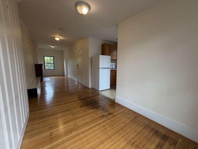 Building Photo - 43 S Russell St Unit 4