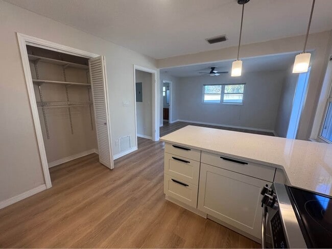 Photo - 5547 Kingswood Dr