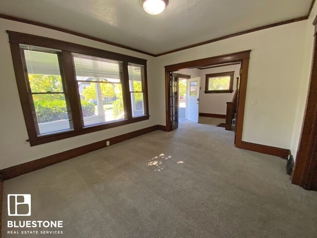 Photo - 121 NW 8th St
