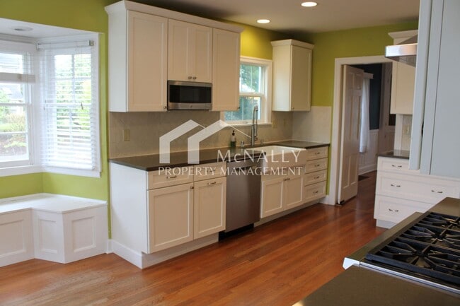 Photo - 5 Bedroom, 4 Bathroom Historic Tacoma Home