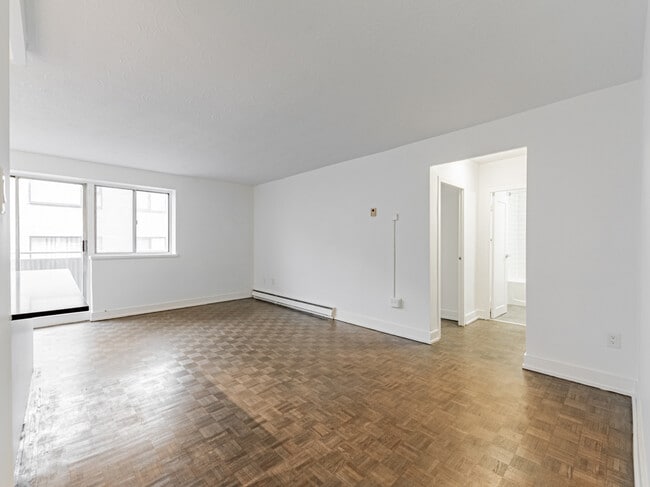 Photo - 1903 Bayview Ave