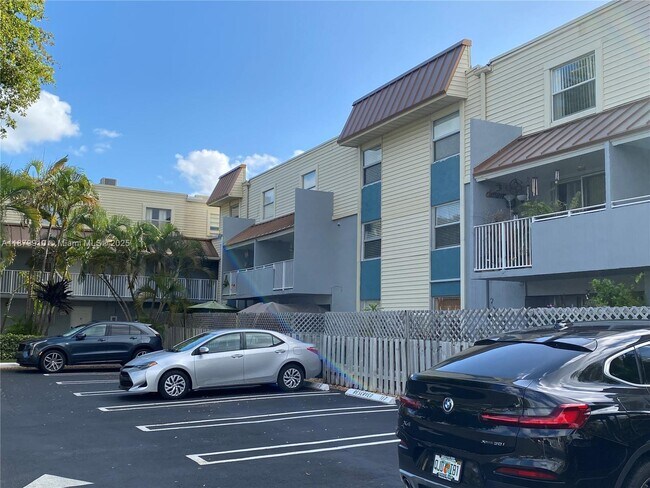 Building Photo - 4600 SW 67th Ave Unit 207 Rental
