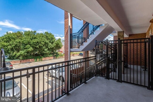 Photo - 6924 Fairfax Dr Unit 334