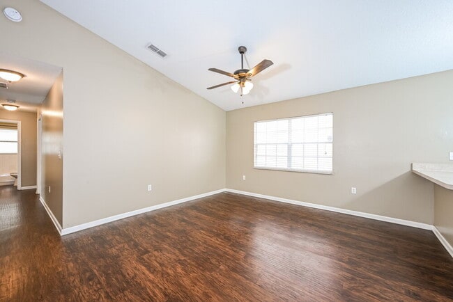 Photo - 178 Dovetail Ct