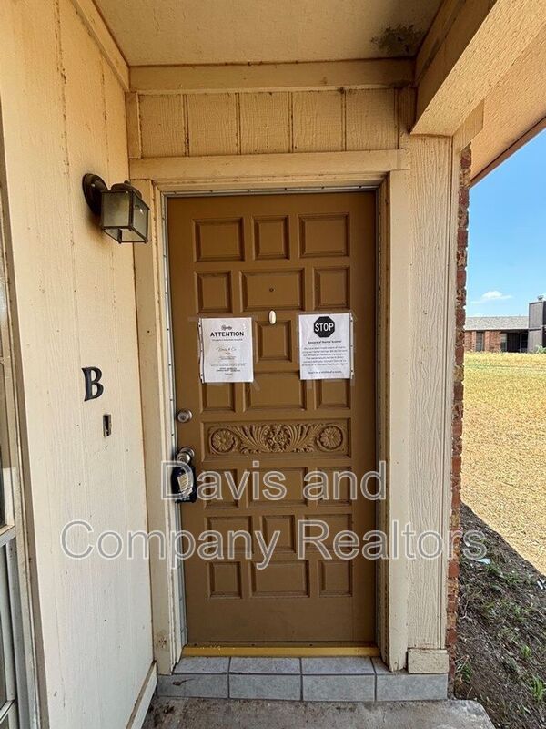 Photo - 4805 Country Club Dr Unit B