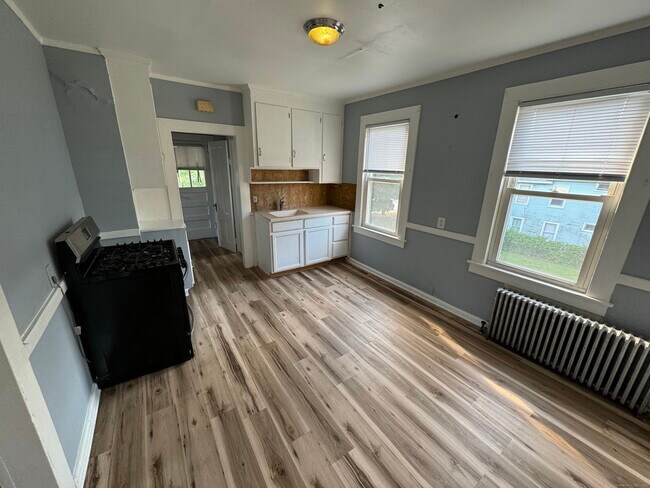 Photo - 200 S Main St Apartment