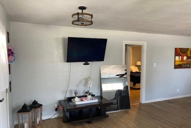 Photo - 603 S Ross Blvd