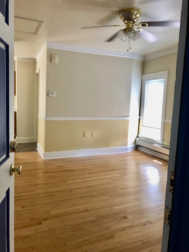 sunny living room - 124 College Pl