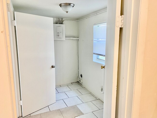 Photo - *** LARGE 4 BEDROOM SINGLE FAMILY HOME!***