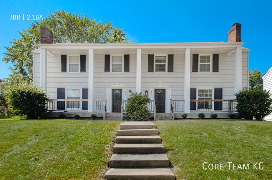 Photo - 629 E Meyer Blvd