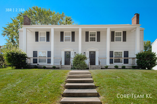 Photo - 629 E Meyer Blvd Townhome