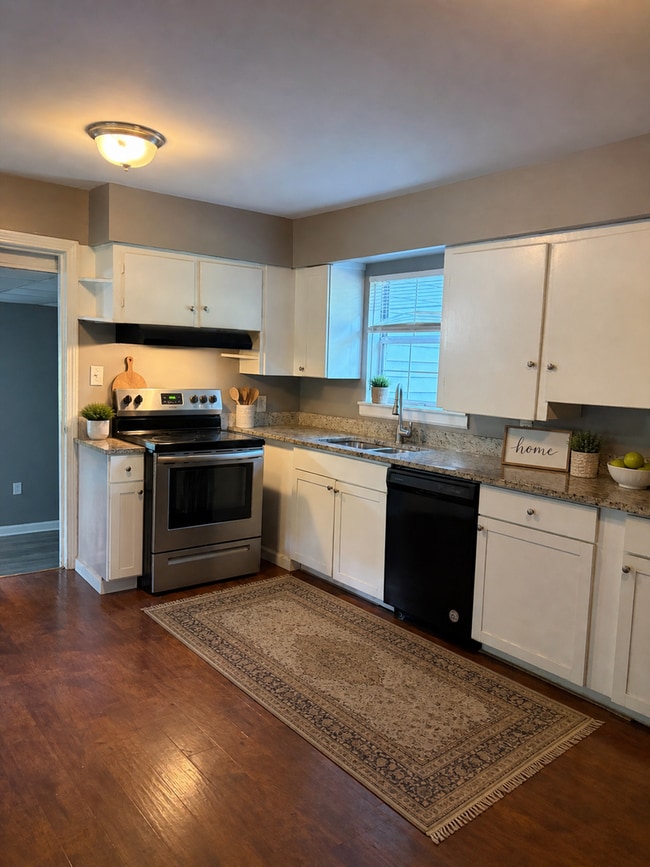Photo - Charming 3BR Cottage with Spacious Master Suite