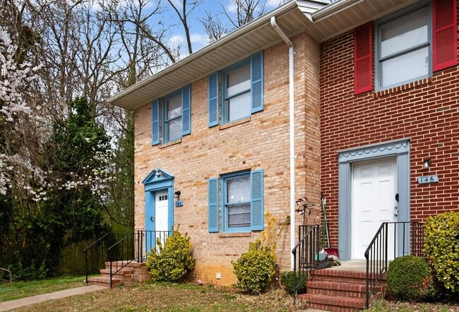 Photo - 2 Bedroom 2.5 Bath End Unit Townhouse in Fredericksburg