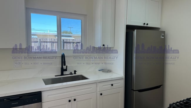 Photo - 4854 Barstow St