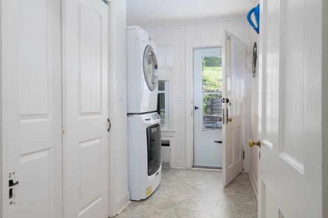 Photo - Downtown Large Home - Mooreland Heights