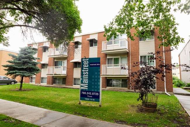 Building Photo - Flores Manor