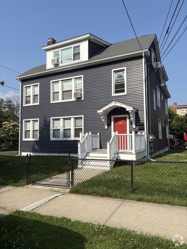 Building Photo - 385 Savin Ave Unit 1 Rental